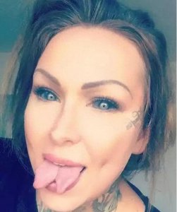 ​这个国外蛇精女，认为自己上辈子是蛇，不惜花重金多次整容