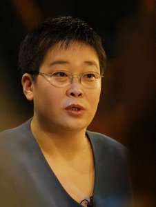 ​央视胖主持张越：提携韩红，一度靠追债生活，58岁未婚让人心疼