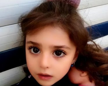 ​迪拜王室更新全家福，子孙们都是俊男靓女，60岁赫德王妃被雪藏