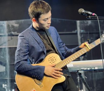 ​网红半阳承认“婚内出轨”，直播道歉：我没抵住诱惑，没做好榜样