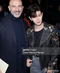 ​44岁胡杏儿对比45岁刘涛，自然老去和医美老去的区别一目了然