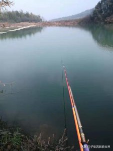 ​冬季钓鱼为何特别钟爱长手竿：学会王老汉这几招，你也上鱼连连背