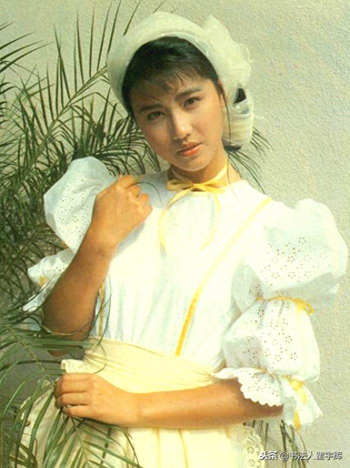 周海媚，12张年轻时的老照片，举手投足之间尽显十足的女人味