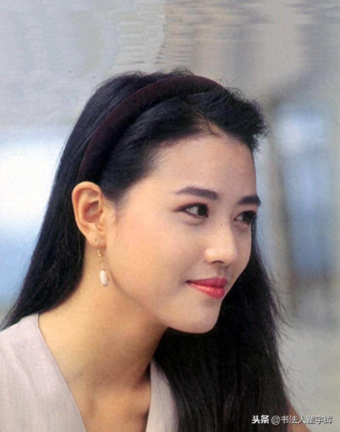 周海媚，12张年轻时的老照片，举手投足之间尽显十足的女人味