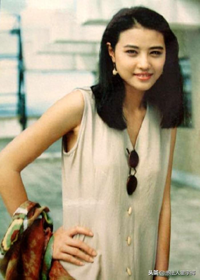 周海媚，12张年轻时的老照片，举手投足之间尽显十足的女人味