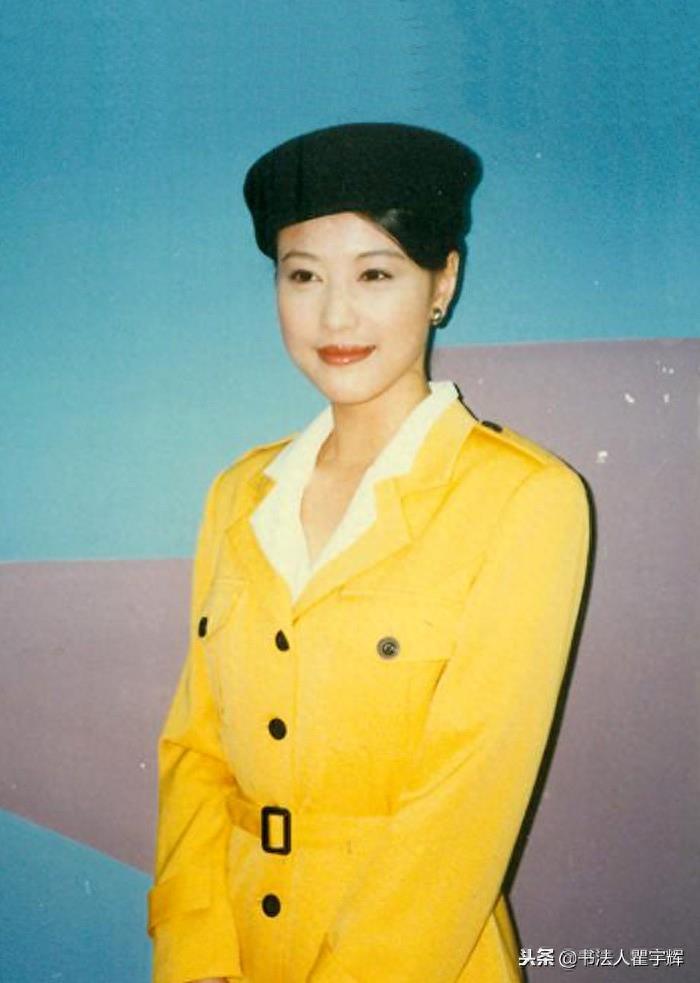 周海媚，12张年轻时的老照片，举手投足之间尽显十足的女人味