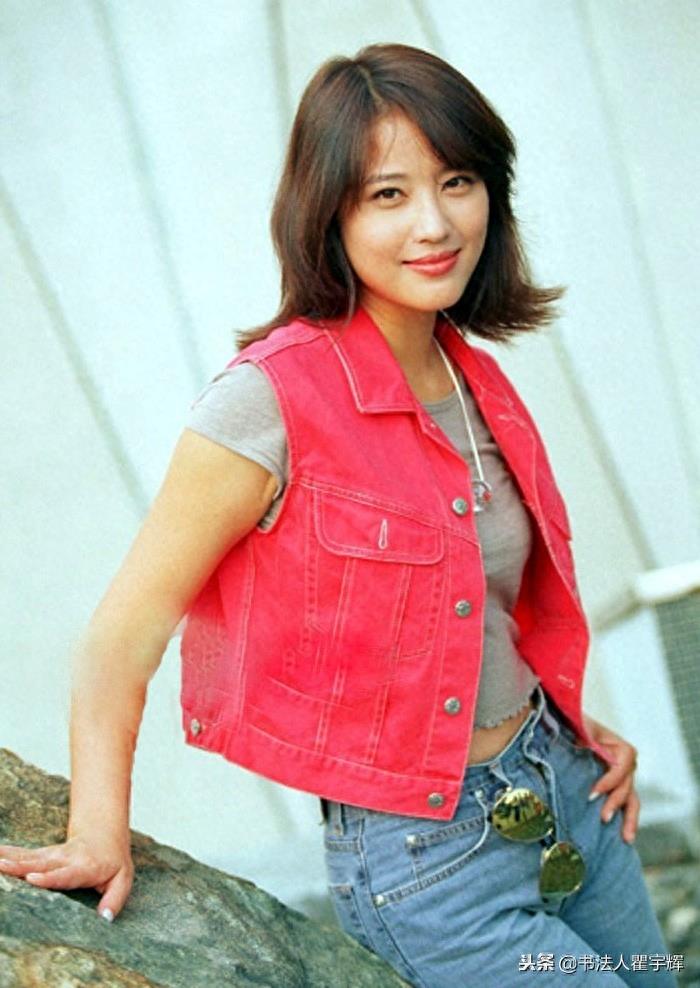 周海媚，12张年轻时的老照片，举手投足之间尽显十足的女人味