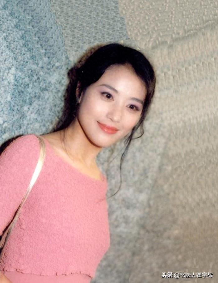 周海媚，12张年轻时的老照片，举手投足之间尽显十足的女人味