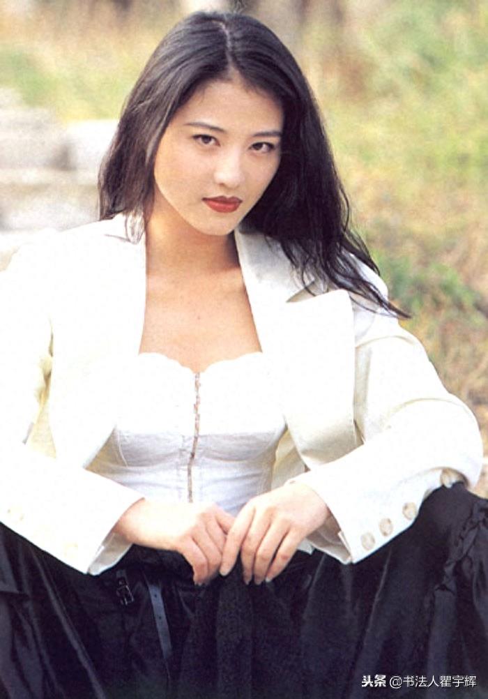 周海媚，12张年轻时的老照片，举手投足之间尽显十足的女人味