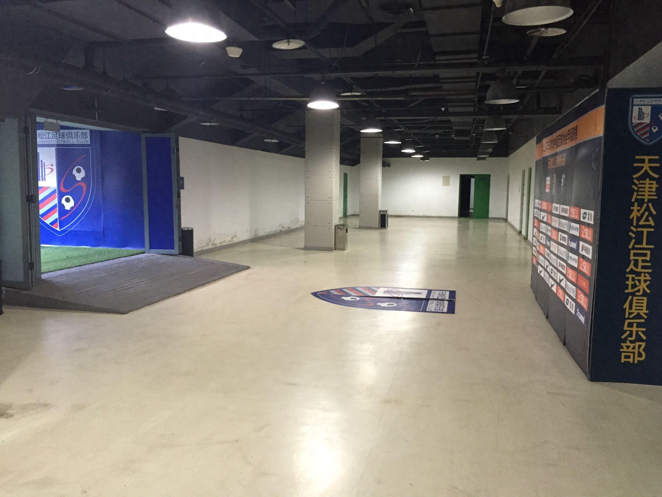 走进天津团泊足球场内场，感受专业球场氛围