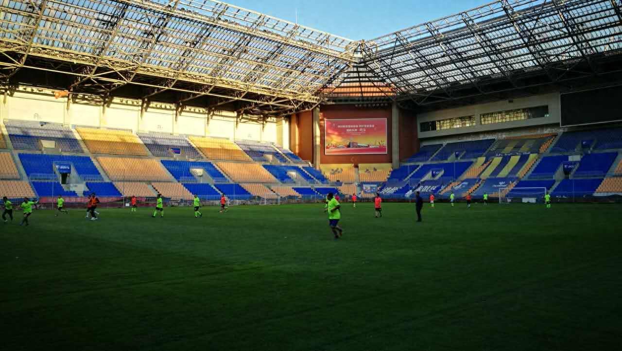 走进天津团泊足球场内场，感受专业球场氛围