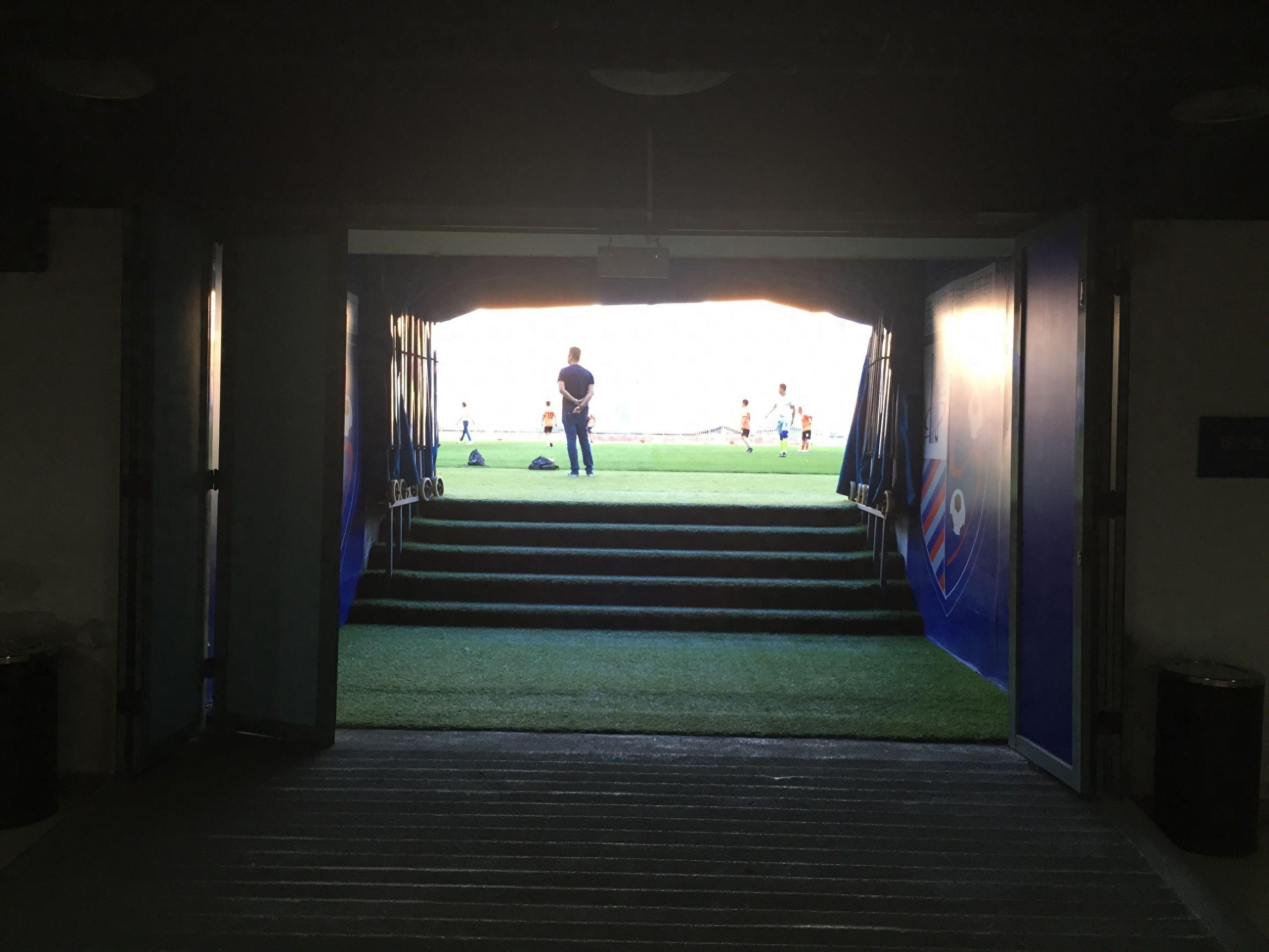 走进天津团泊足球场内场，感受专业球场氛围