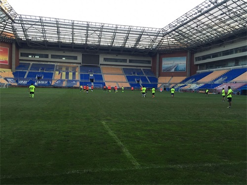 走进天津团泊足球场内场，感受专业球场氛围