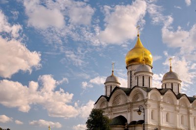 ​19世纪俄国高加索地区教会对教育的普及采取了哪些措施？