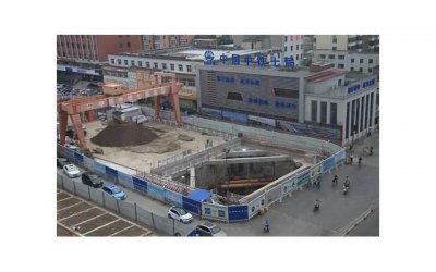 ​广东男生深夜下班回家，女友开门迎接还热好饭菜：有她就足够了