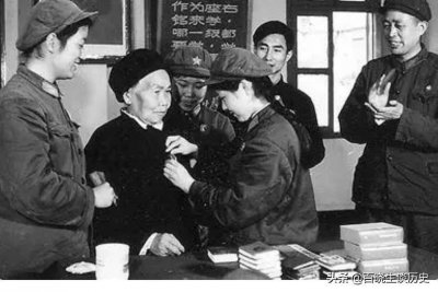 ​活着的特等功唐章洪：一人一炮灭敌420人，昏死二次不肯撤退