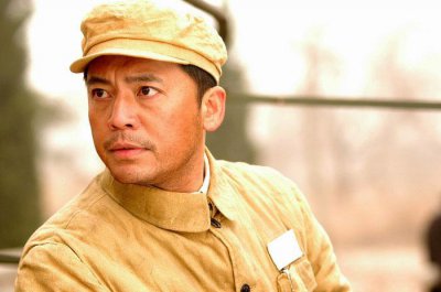 ​娶小6岁初恋，父亲离世成遗憾，何政军背后的痛苦和悲伤