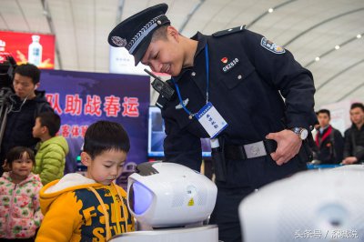​深圳北站机器人警察编队今上线！除了服务旅客，它还会“抓坏蛋”