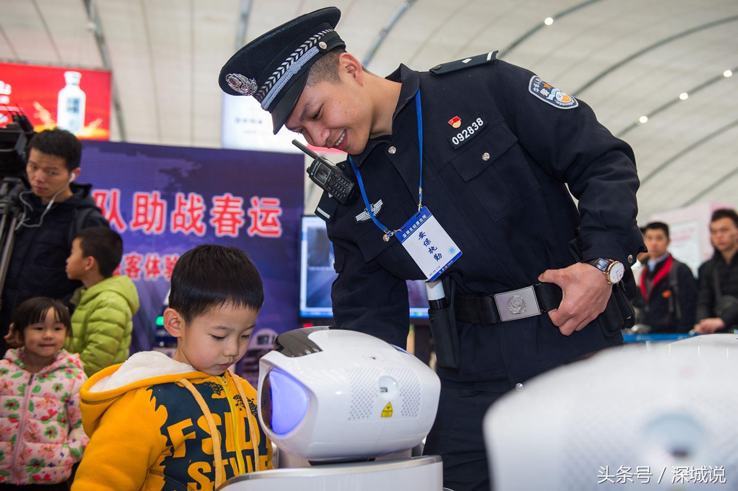 深圳北站机器人警察编队今上线！除了服务旅客，它还会“抓坏蛋”
