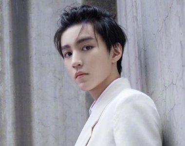 ​王俊凯健身照曝出，纯素颜出镜帅出新高，这皮肤女孩子都慕了