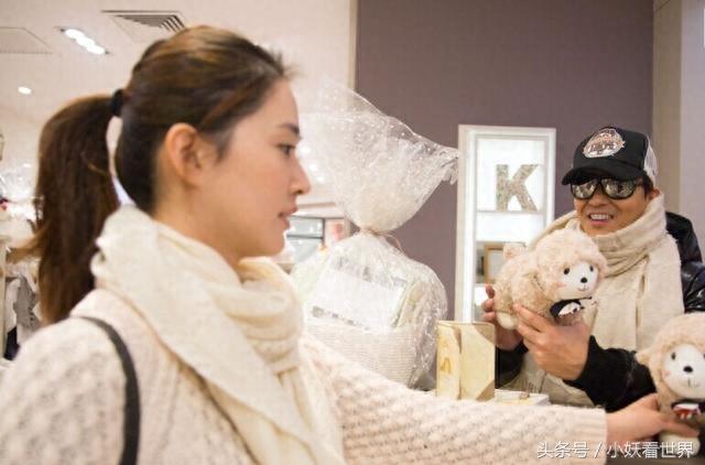 40岁陈晓东娶了小14岁嫩妻!她不是明星却比明星还美,太惊人了!