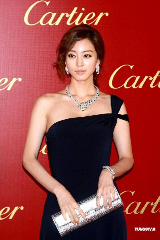 韩国美女明星韩艺瑟