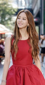 ​韩国美女明星韩艺瑟