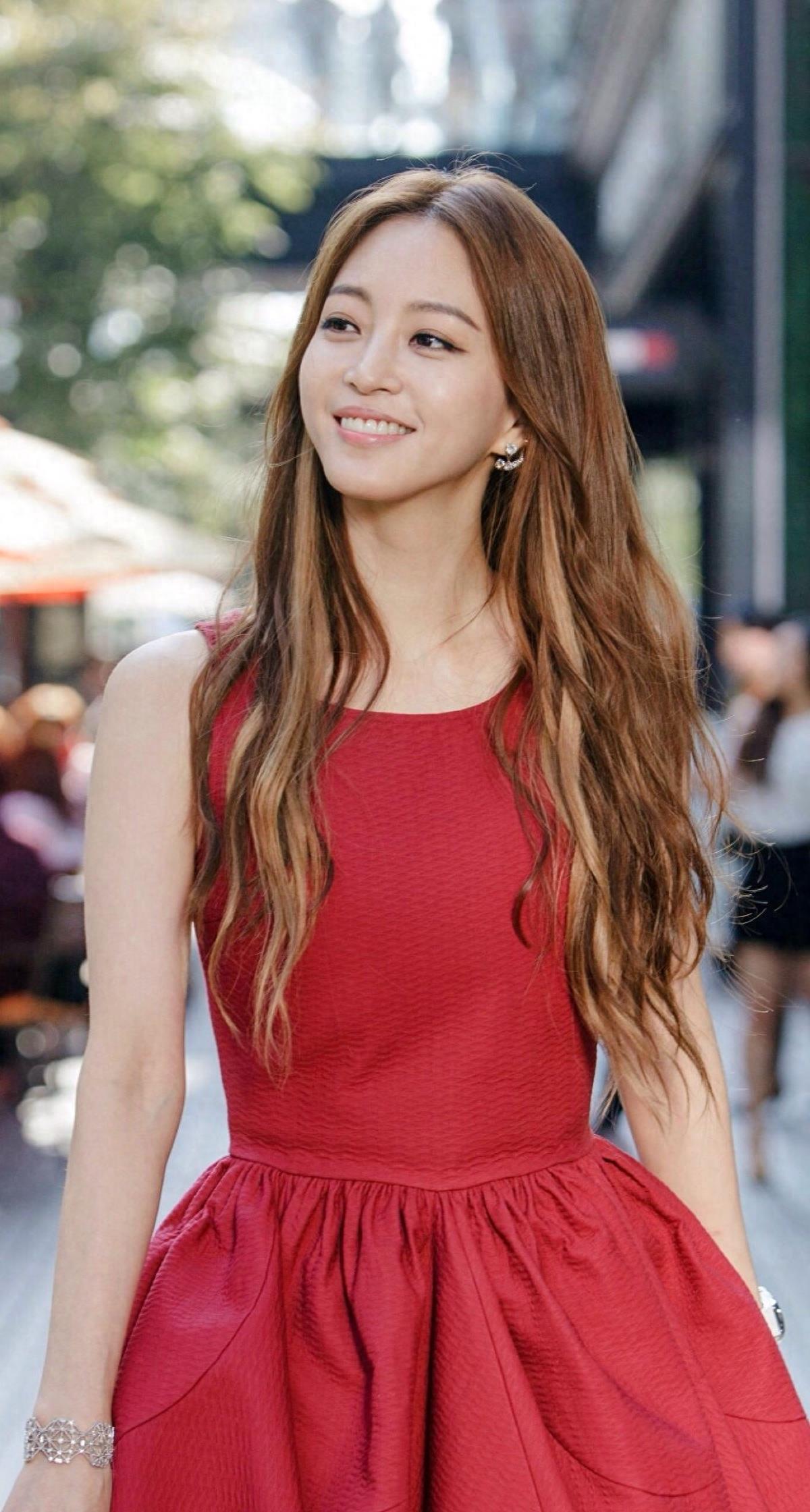 韩国美女明星韩艺瑟