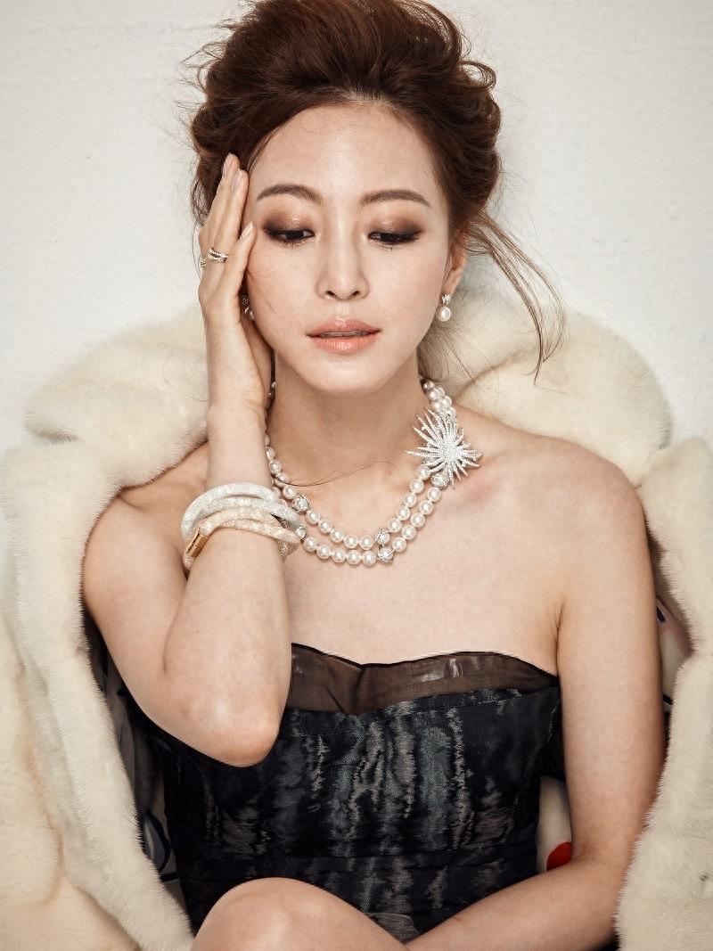 韩国美女明星韩艺瑟