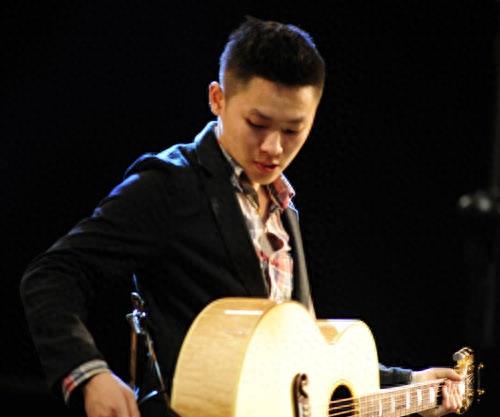 他是那英的徒弟,最受争议的好声音冠军,今天梁博26岁生日