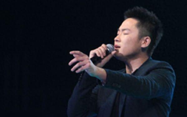 他是那英的徒弟,最受争议的好声音冠军,今天梁博26岁生日