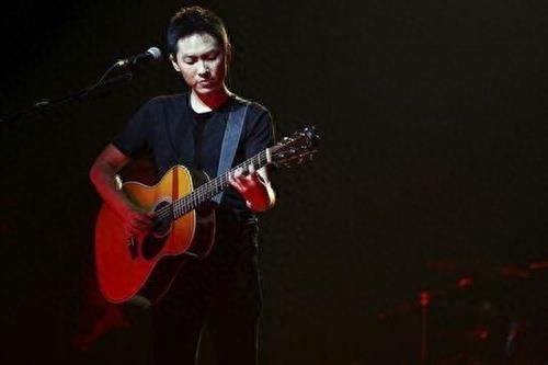 他是那英的徒弟,最受争议的好声音冠军,今天梁博26岁生日