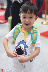 ​“大眼萌娃”大麟子展示胸前小鲨鱼，可爱到犯规又想诱惑我生孩子