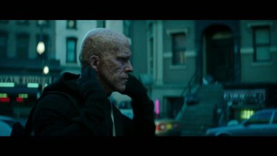 ​金刚狼3彩蛋：死侍用超人梗救人？