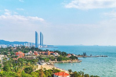 ​椰风寨位于福建省厦门市，是一个一体的综合性休闲旅游中心