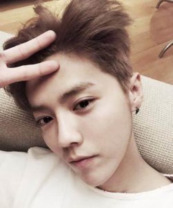 ​鹿晗有没整容？他的高中同学说出了真相