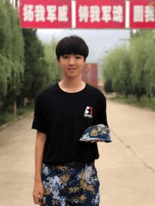 ​王俊凯大学高清“军训照”来袭，你一定没看过