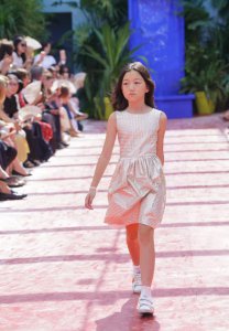 ​李嫣T台走秀，表现堪比国际超模，气场像足天后王菲