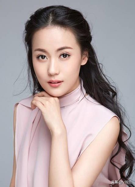 红色革命剿匪剧《擒狼》中的女演员