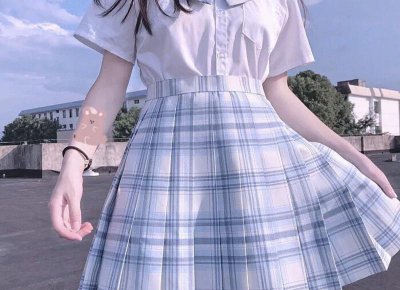 ​女朋友总是暗示有别的男生追她(追一女生老是暗示我给她买东西)