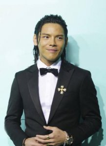 ​从240斤到型男，这个被李连杰故意摔打的向佐让他大佬父亲都服了