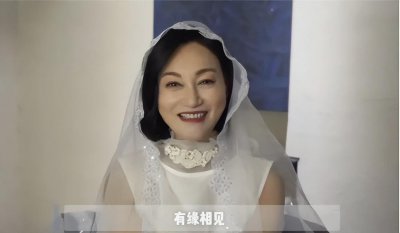 ​62岁惠英红穿婚纱官宣：我爱你