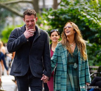 ​詹妮弗·洛佩兹与蝙蝠侠重温旧爱，六度订婚的她坐拥豪宅钻戒无数