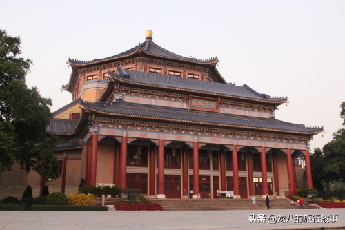 第一次见到广州镇海楼被称为四大名楼之一,这或许仍是争论不休的