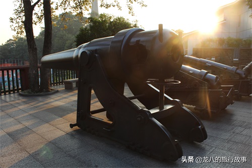 第一次见到广州镇海楼被称为四大名楼之一,这或许仍是争论不休的