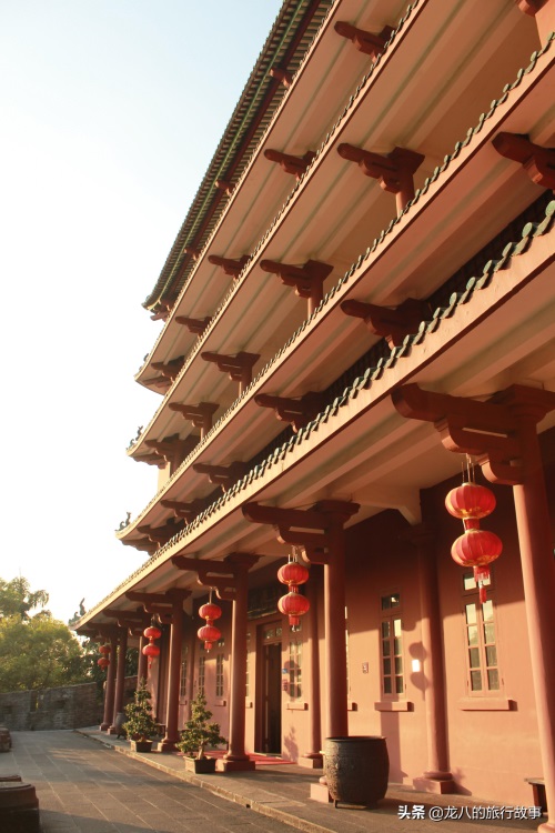 第一次见到广州镇海楼被称为四大名楼之一,这或许仍是争论不休的