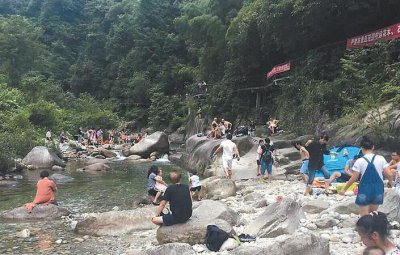 ​桂林峡谷突发山洪 上千人在此避暑游玩4名游客不幸遇难