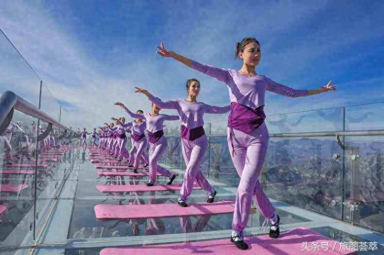 比张家界玻璃桥更牛的景台，保定狼牙山玻璃栈道，狼友们有福利啦