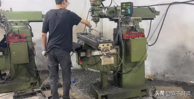 ​工厂模具师傅的工资有8000多，他们上班都做什么事，到底累不累？