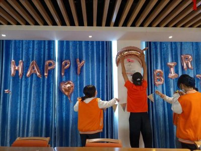 ​世界卖萌日，谁能想到80+的人卖起萌来是这样的